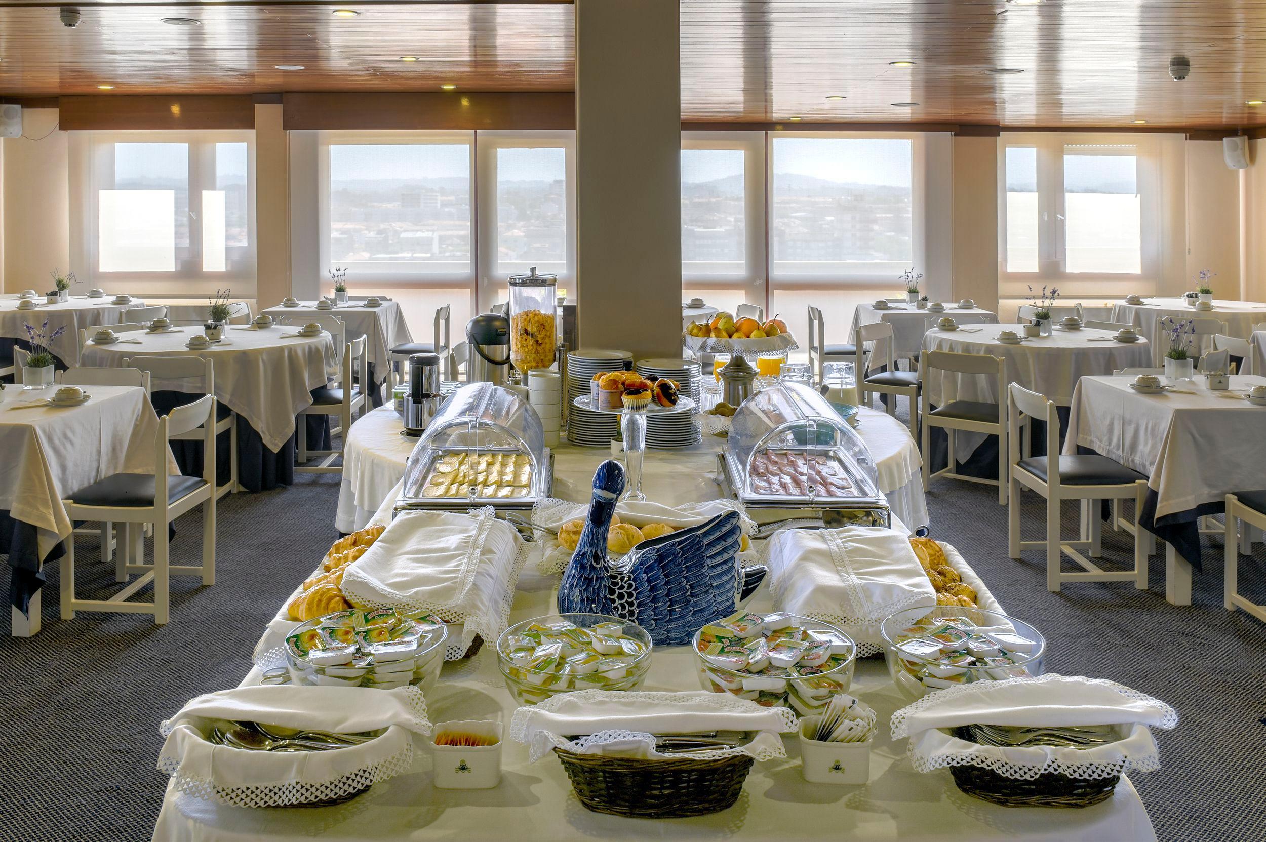 Hotel Solverde Spa And Wellness Center Vila Nova de Gaia Eksteriør bilde The dining room of the ship