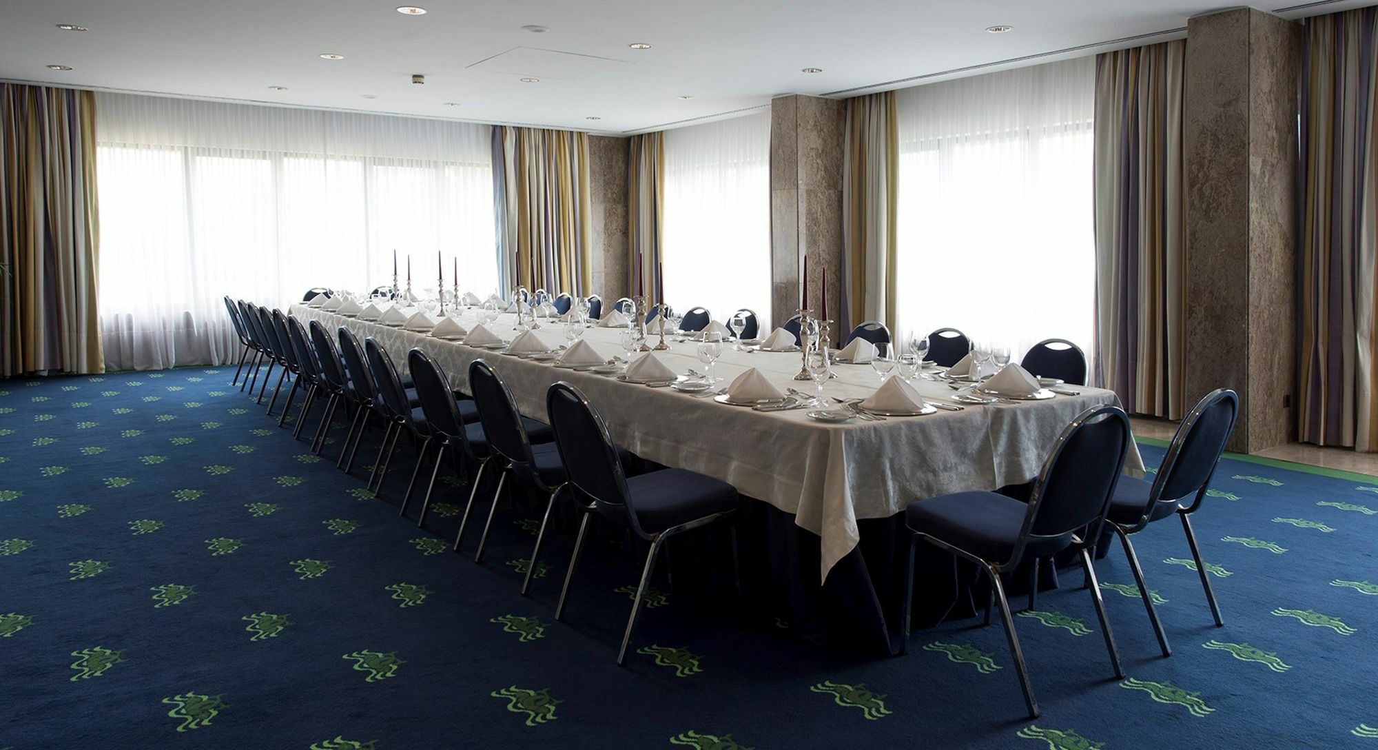 Hotel Solverde Spa And Wellness Center Vila Nova de Gaia Eksteriør bilde A long table set for a banquet