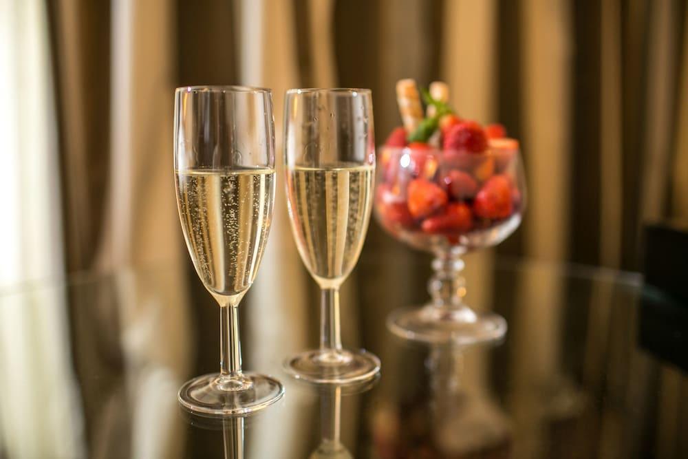 Hotel Solverde Spa And Wellness Center Vila Nova de Gaia Eksteriør bilde Champagne flutes